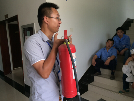 開展突發(fā)環(huán)境事件應(yīng)急演練，加強(qiáng)人員應(yīng)急意識(shí)與能力